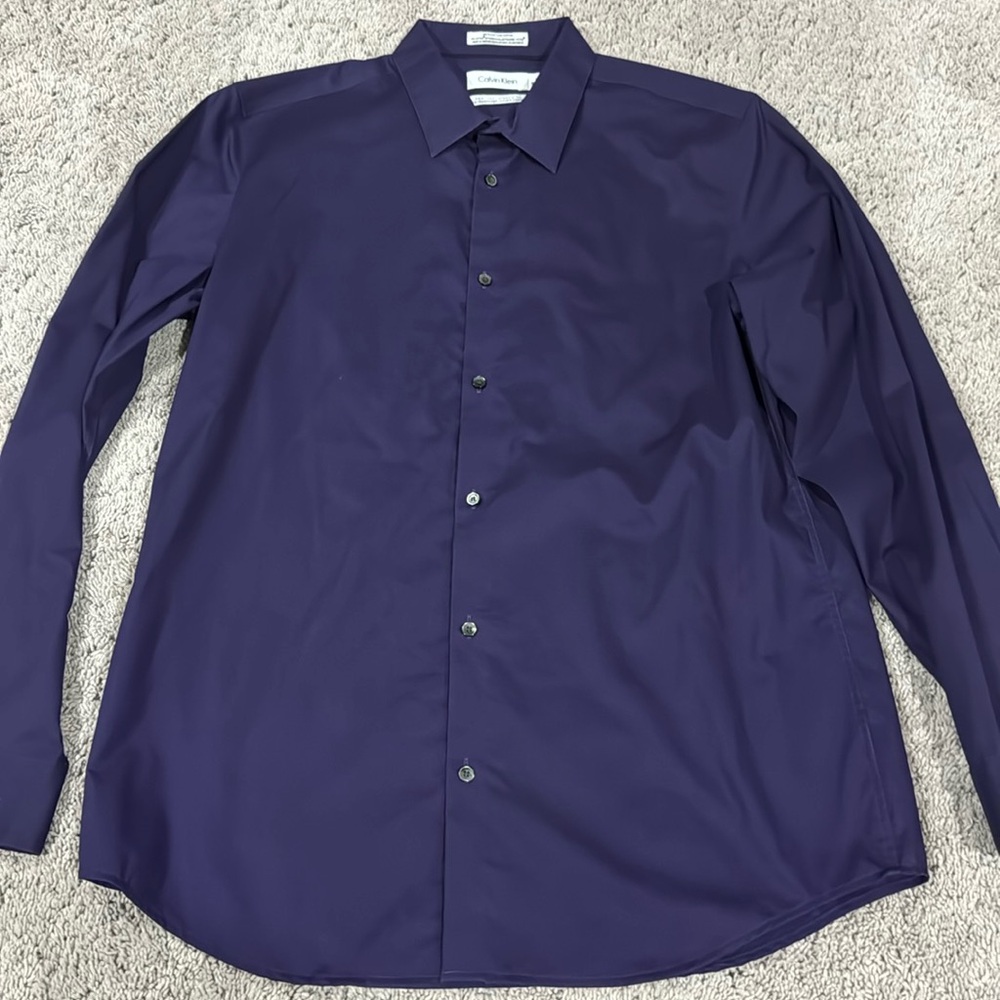 Calvin Klein Non Iron Classic Fit Dress Shirt Condition: Like New, Worn Once